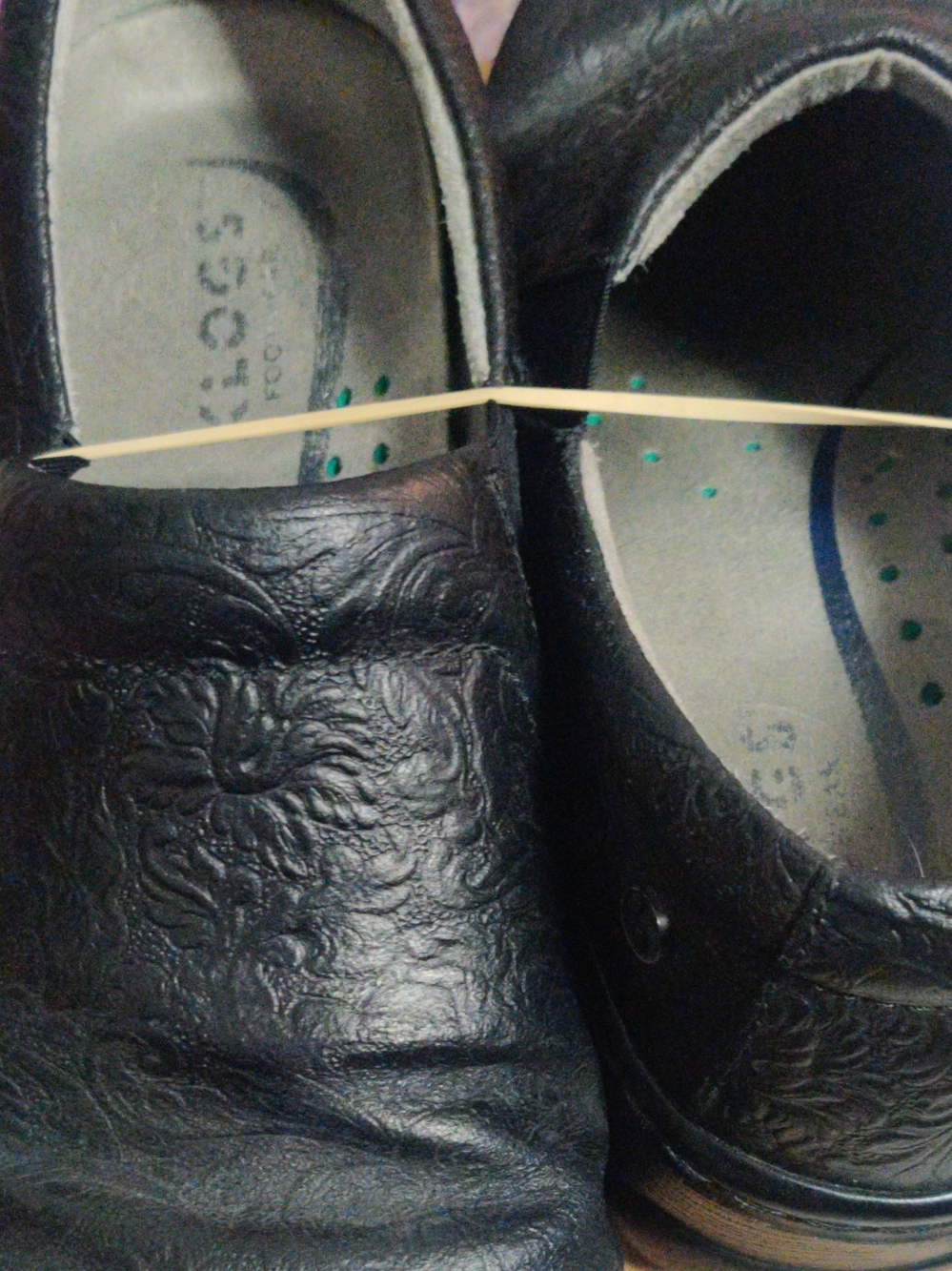 Klogs Women's Black Embossed Leather Slip-On Shoes